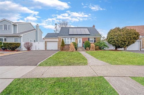 82 Pengon Cir, East Meadow, NY, 11554-1414 | Card Image
