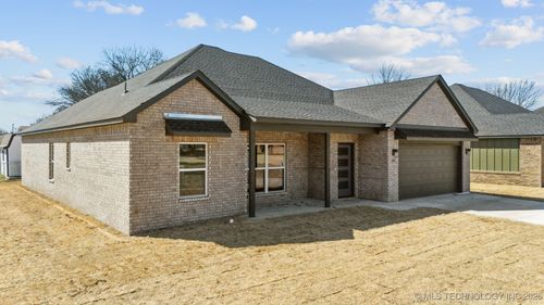 400 W 7th Street, Dewey, OK, 74029 | Card Image