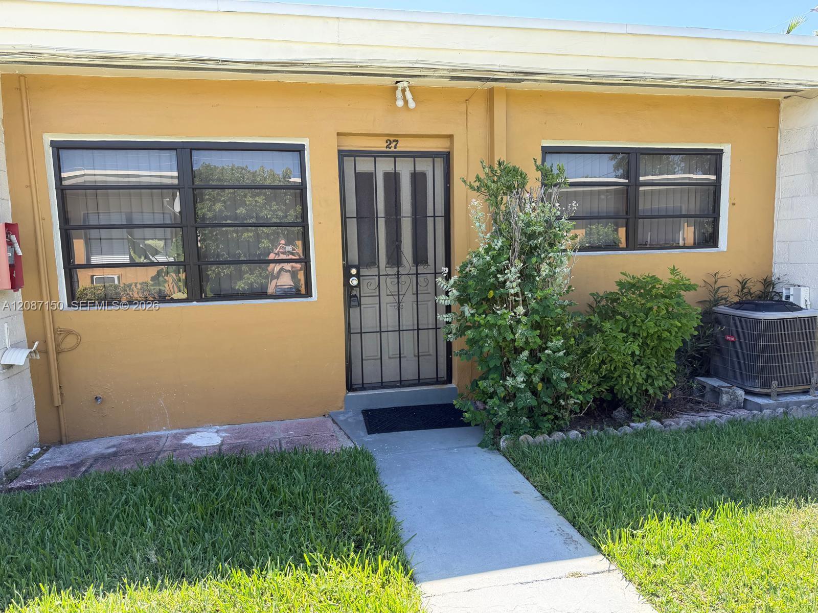 Residential Lease in Hollywood