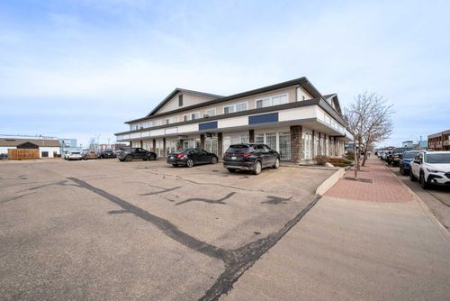 203-10126 97 Ave, Grande Prairie, AB, T8V7X6 | Card Image