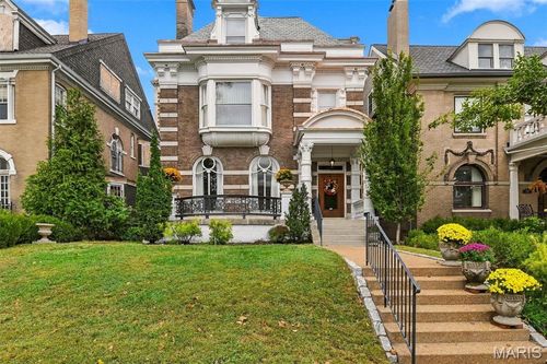5291 Westminster Pl, Saint Louis, MO, 63108-1122 | Card Image