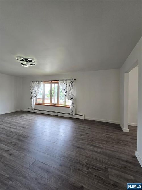 424 4th Street, Palisades Park, NJ, 07650 | Card Image