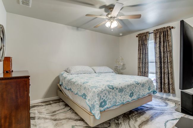 2109 Avenue J, Home with 6 bedrooms, 4 bathrooms and null parking in Lubbock TX | Image 13