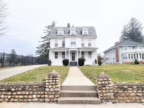 1678 Northampton St, Holyoke, MA, 01040-1942 | Card Image