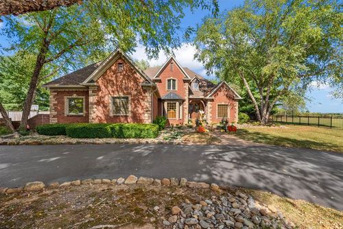 305 Calumet Way, Bowling Green, KY, 42104-8554 | Card Image