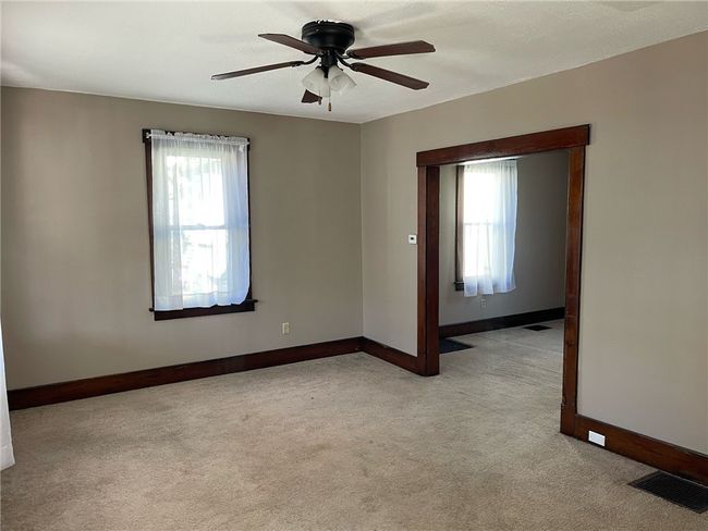 412 20 Th St, House other with 2 bedrooms, 1 bathrooms and 1 parking in Beaver Falls PA | Image 5