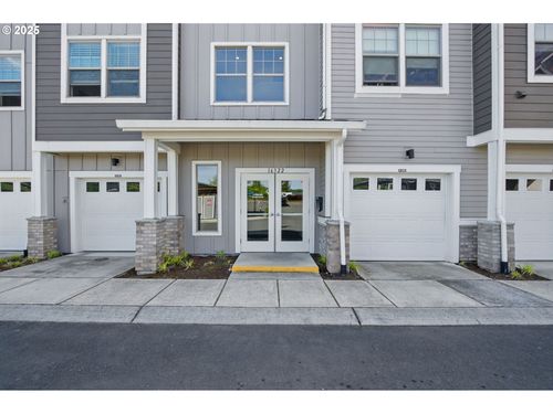 16322 Nw Chadwick Way, Portland, OR, 97229-7882 | Card Image
