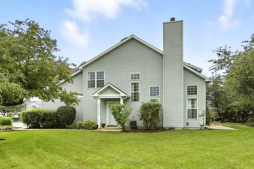 411 Huntington Ct, Oswego, IL, 60543-8440 | Card Image