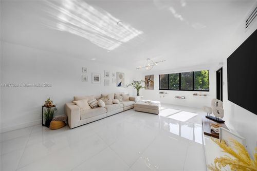 apt-202-420 W Park Dr, Miami, FL, 33172-3921 | Card Image