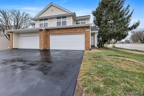 2001 King Arthur Ct, Saint Louis, MO, 63146-6016 | Card Image