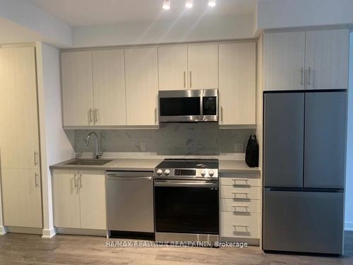 406-95 Oneida Cres, Richmond Hill, ON, L4B0H5 | Card Image