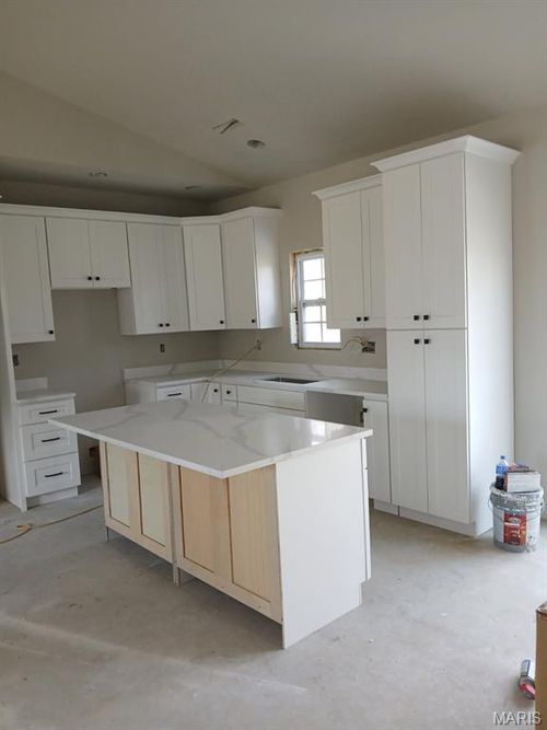 233 Ruth Harris Ln, Poplar Bluff, MO, 63901-2206 | Card Image