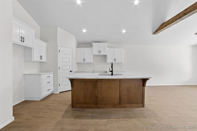 6517 S Butternut Ave, House other with 4 bedrooms, 2 bathrooms and null parking in Broken Arrow OK | Image 4