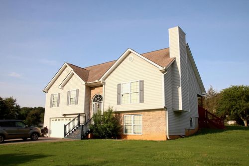 140 Chestnut Ln Se, Calhoun, GA, 30701-4321 | Card Image