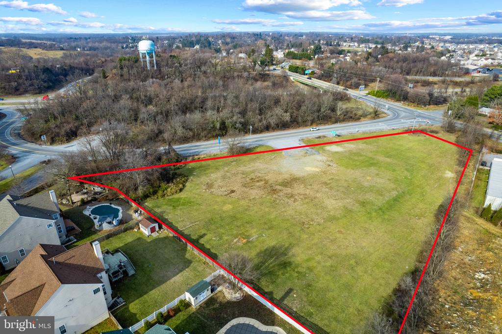 Land in CHARLES TOWN