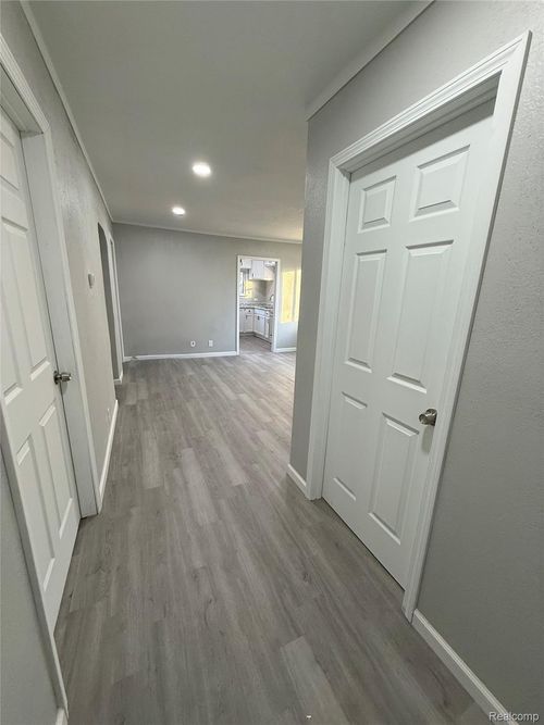 1217 Barney Ave, Flint, MI, 48503-3286 | Card Image