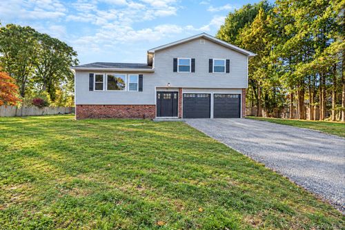 10 Starling Ct, Coram, NY, 11727-2709 | Card Image