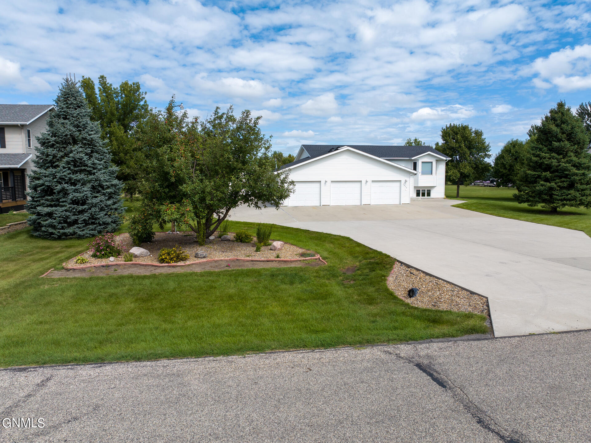Falconer Dr, Bismarck, ND 58504