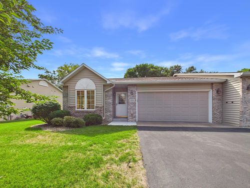 920 Evergreen Ct, Vadnais Heights, MN, 55127-3695 | Card Image