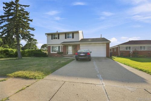 33011 Crestwell Dr, Sterling Heights, MI, 48310-6016 | Card Image