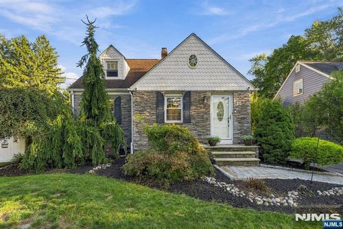 32 New St, Wayne, NJ, 07470-5909 | Card Image