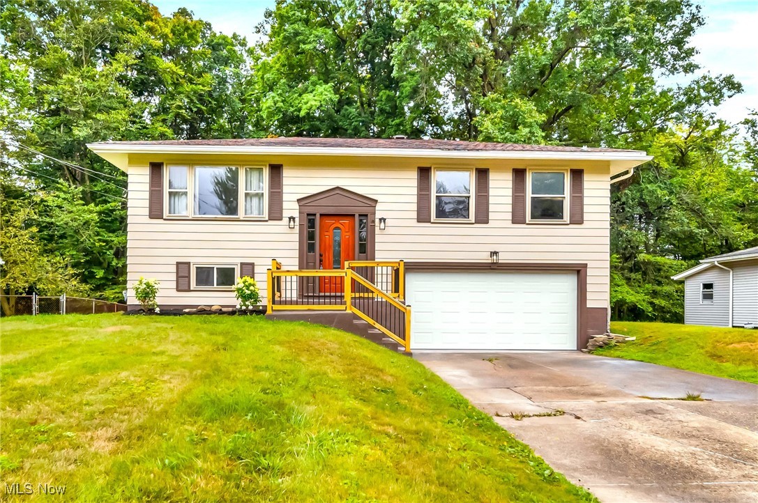 Warwick Dr, Canfield, OH 44406