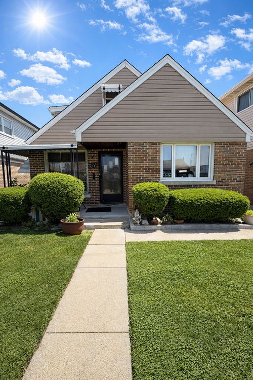 1531 N 24th Ave, Melrose Park, IL, 60160-1813 | Card Image