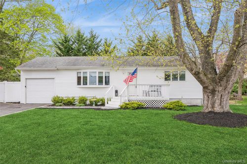 12 Long St, Lake Grove, NY, 11755-1710 | Card Image