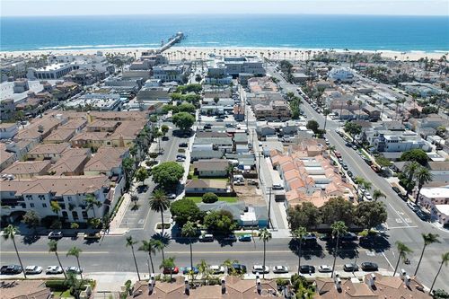 415 Townsquare, Huntington Beach, CA, 92648 | Card Image