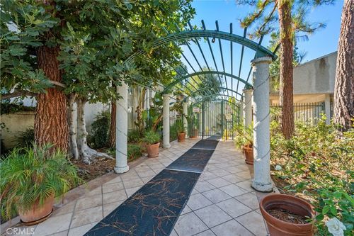 126-20134 Leadwell St, Winnetka, CA, 91306-4926 | Card Image