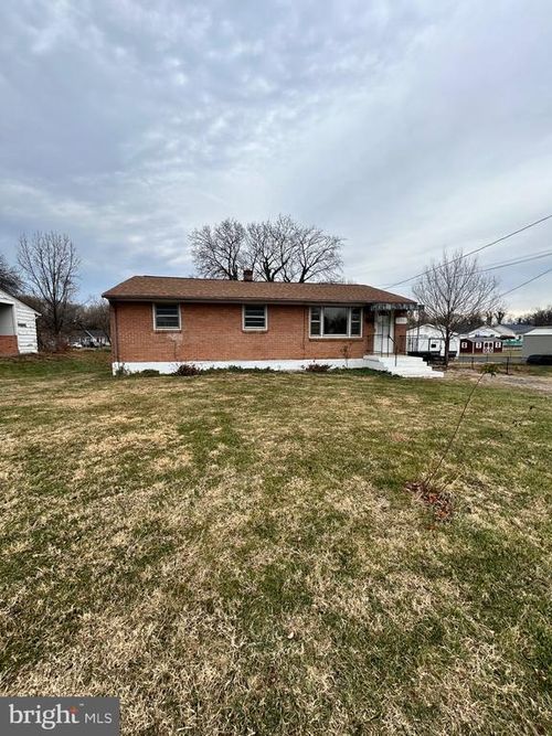 136 Locust Ave, WINCHESTER, VA, 22601-4944 | Card Image