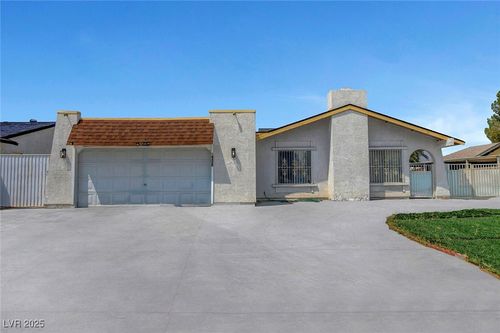 6426 Tanager Way, Las Vegas, NV, 89103-2115 | Card Image