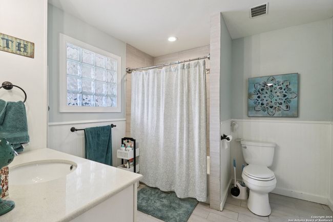 503 Mockingbird Ln, House other with 3 bedrooms, 2 bathrooms and null parking in Devine TX | Image 18