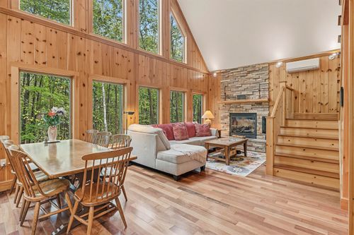 7 Lakeview Cir, Frye Island, ME, 04071-8045 | Card Image