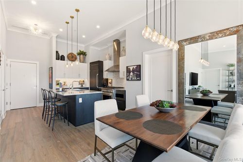 unit-1033-100 Garvies Point Rd, Glen Cove, NY, 11542-5007 | Card Image