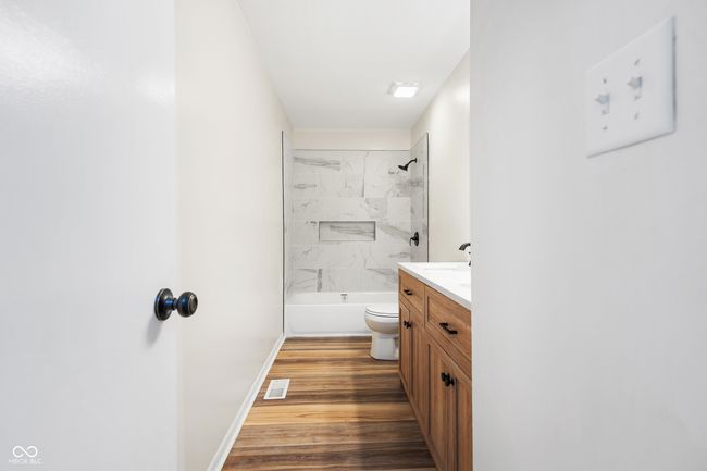 6026 Oakbrook Ln, Condo with 3 bedrooms, 2 bathrooms and null parking in Indianapolis IN | Image 13