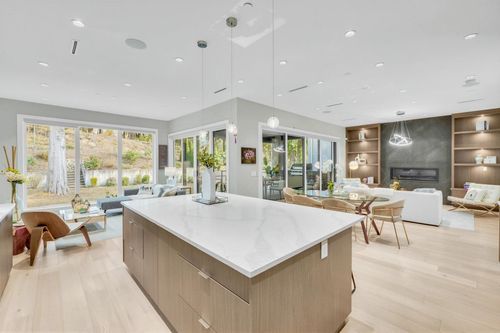 31 Glenmore Dr, West Vancouver, BC, V7S1A5 | Card Image