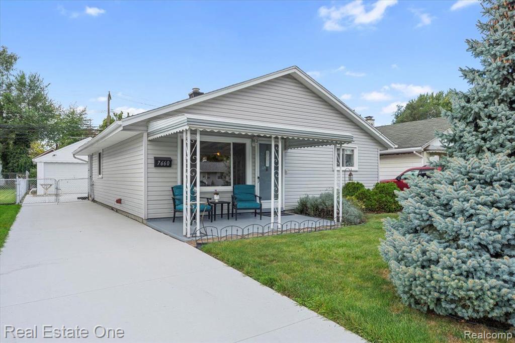 Katherine St, Taylor, MI 48180