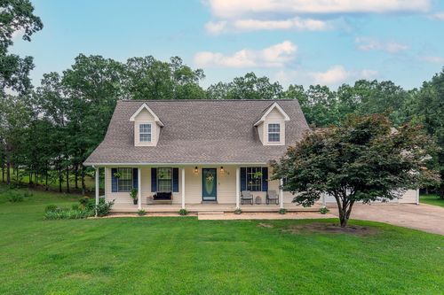 115 Pin Oaks Ln, Hohenwald, TN, 38462-2595 | Card Image