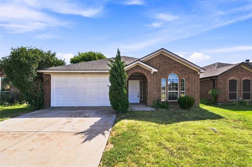 2833 Wakecrest Dr, Fort Worth, TX, 76108-6907 | Card Image