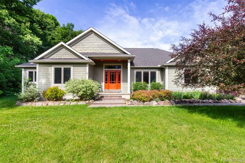 9887 Hadley Rd, Clarkston, MI, 48348-1911 | Card Image