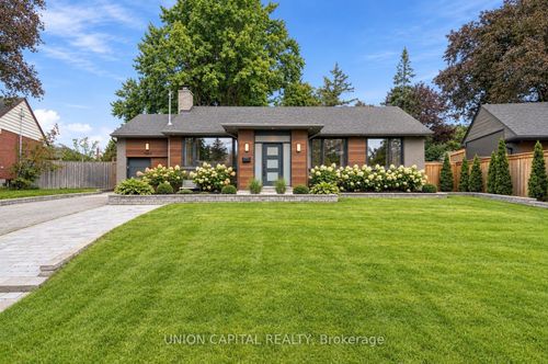 1563 Skyline Dr, Mississauga, ON, L5E2W6 | Card Image