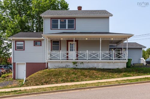 17 Pitt St, Port Hawkesbury, NS, B9A2T2 | Card Image