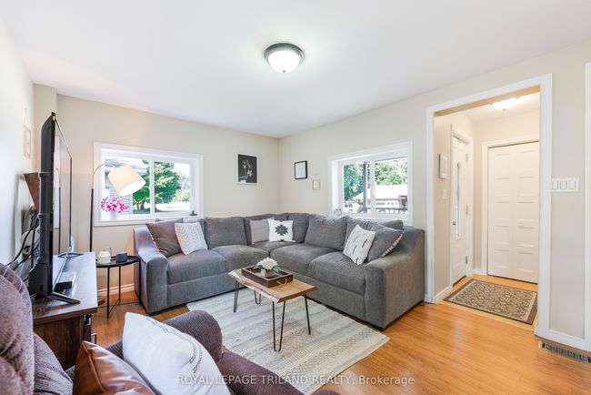 33967 Saintsbury Line, House other with 2 bedrooms, 2 bathrooms and 5 parking in Lucan Biddulph ON | Image 4