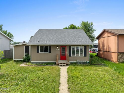 1717 28th Street W, Williston, ND, 58801 | Card Image
