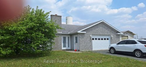 320 Prince St, Hearst, ON, P0L1N0 | Card Image