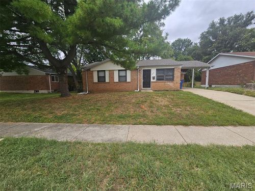 2541 Courtyard Pl, Florissant, MO, 63031-2017 | Card Image