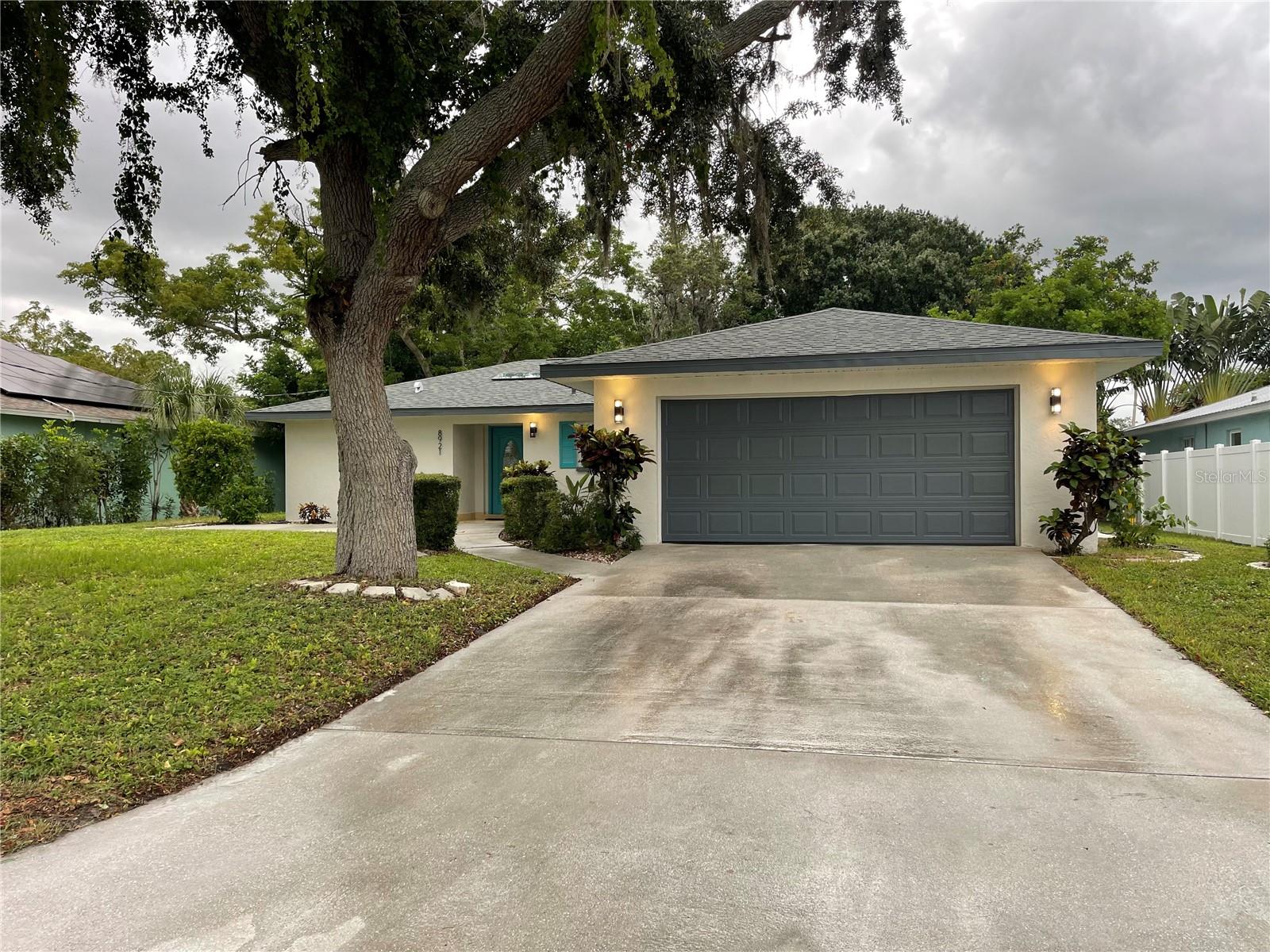 Pohoy Ave, Sarasota, FL 34231