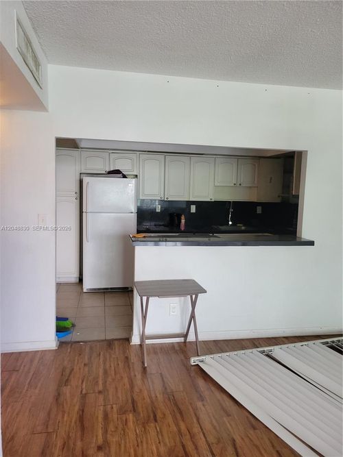 220-19390 Collins Ave, Sunny Isles Beach, FL, 33160-2200 | Card Image