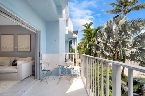 381 Franklin St, Hollywood, FL, 33019-4400 | Card Image